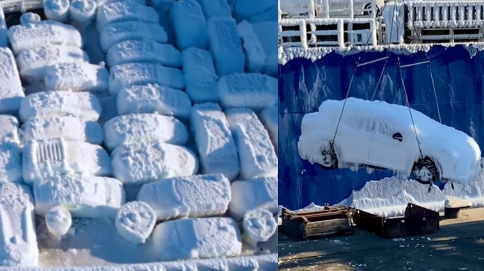 Nave cargo nella bufera, il carico di auto si congela: le immagini surreali
